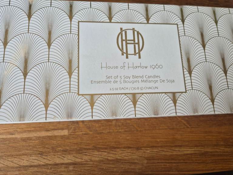 House of Harlow 1960 luxury set of 5 candle. New and never been used. Smells amazing. NEW