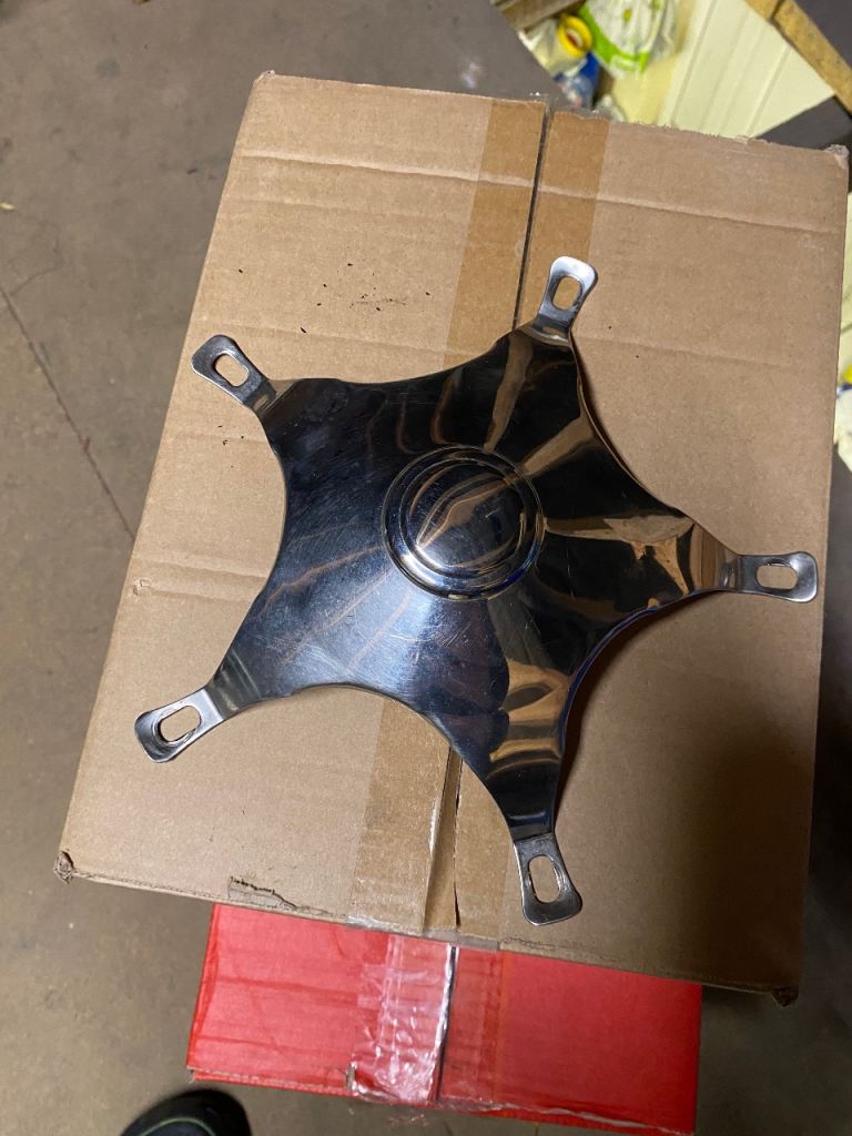 Vespa chrome hub cap. 