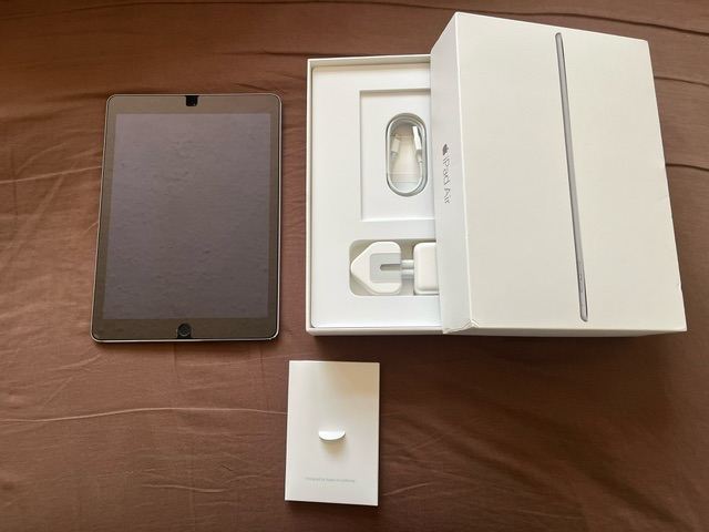 APPLE IPAD AIR 2 64GB WI-FI 9.7in SPACE GREY A1566 (2017) - USEABLE OR SPARES & REPAIR