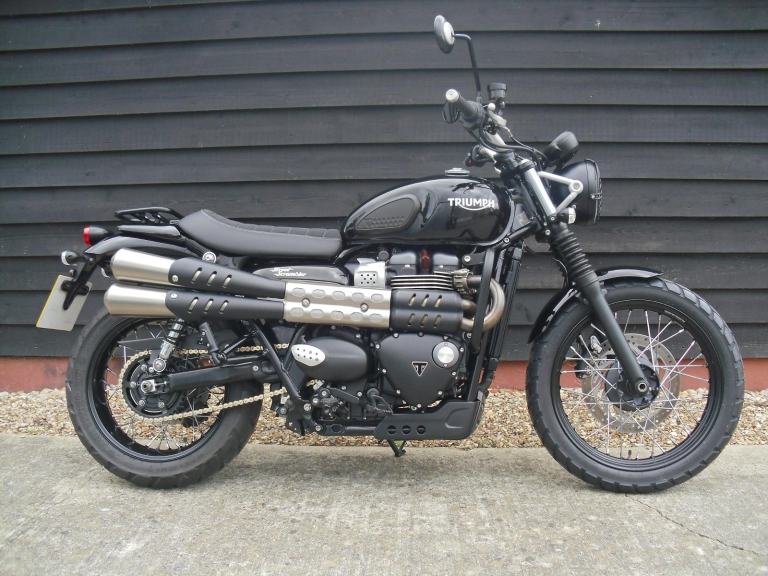 +++ DEPOSIT TAKEN  +++ TRIUMPH STREET SCRAMBLER 900 , VERY LOW MILES , 