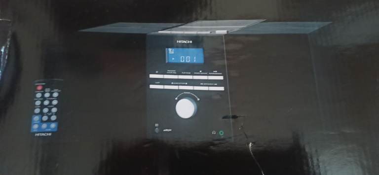 Hitachi HI-FI SYSTEM CD player MP3 player Radio Alarm clock Brand New £30