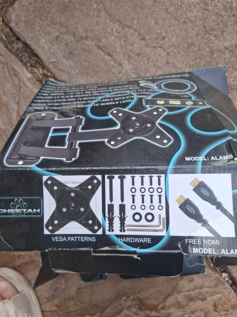 CHEETAH TV Wall Mount with Free HDMI Cable