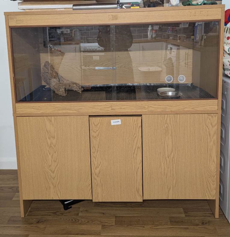 Vivarum-reptile tank and stand