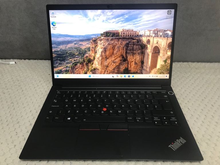 Lenovo ThinkPad E14 Gen 14"inch - Intel Core i7 - 1165G7 - 16 GB RAM -1TB SSD Windows 11 Pro
