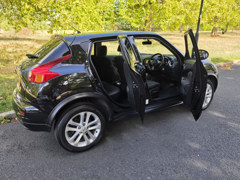 Automatic Nissan juke 1.6 petrol. With 10 months mot. Ulze free. full service history. in excellent 