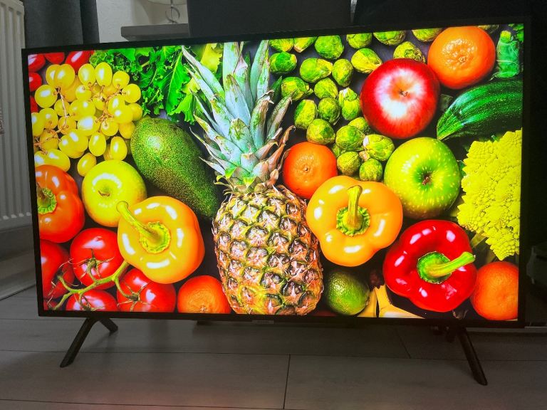 Samsung 43” 4K UHD HDR Smart LED TV - Excellent Condition