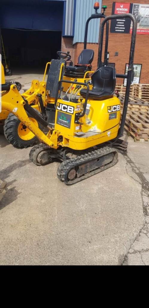 MICRO DIGGER IN LEEDS WAKEFIELD BRADFORD DEWSBURY BATLEY 
