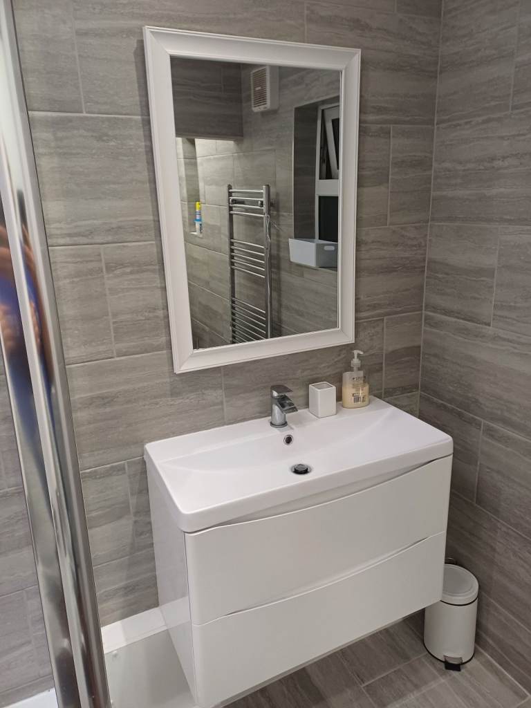 Spacious Double Room in City Centre! Clean Home.