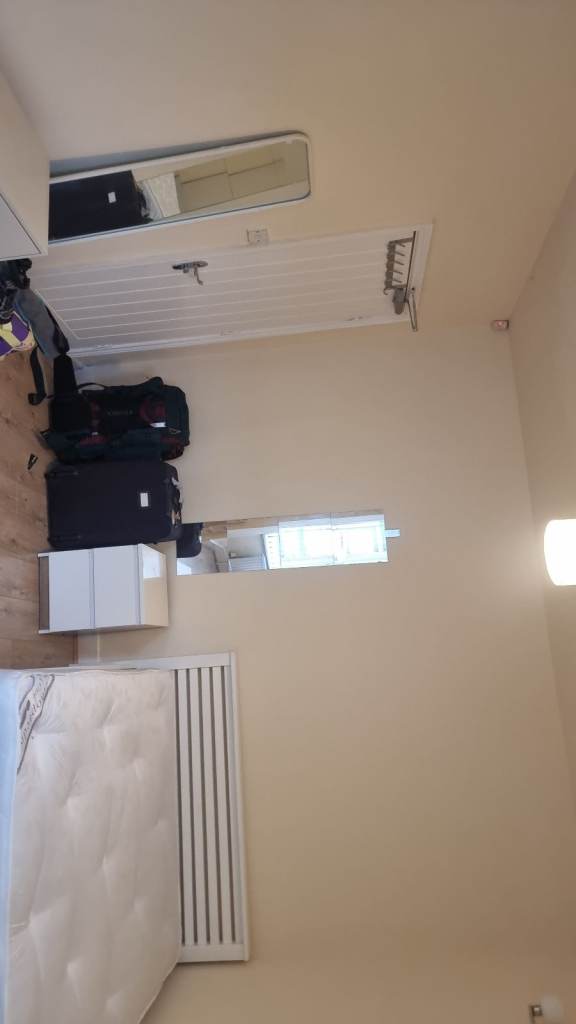 Large bedroom in Nottingham 125/week