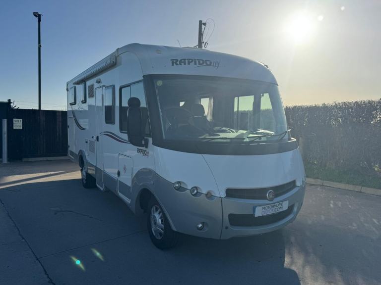 Rapido Le Randonneur 866F 4 Berth 4 Belts