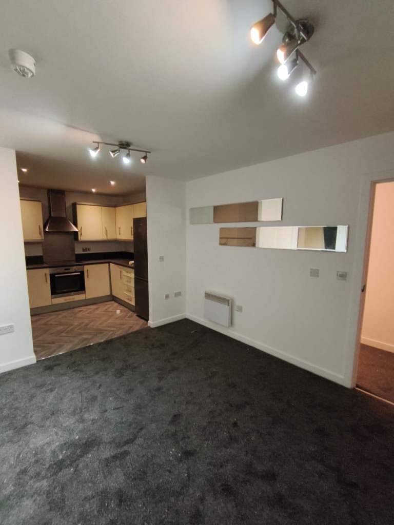 2 Bed Flat, Regal House, IG2