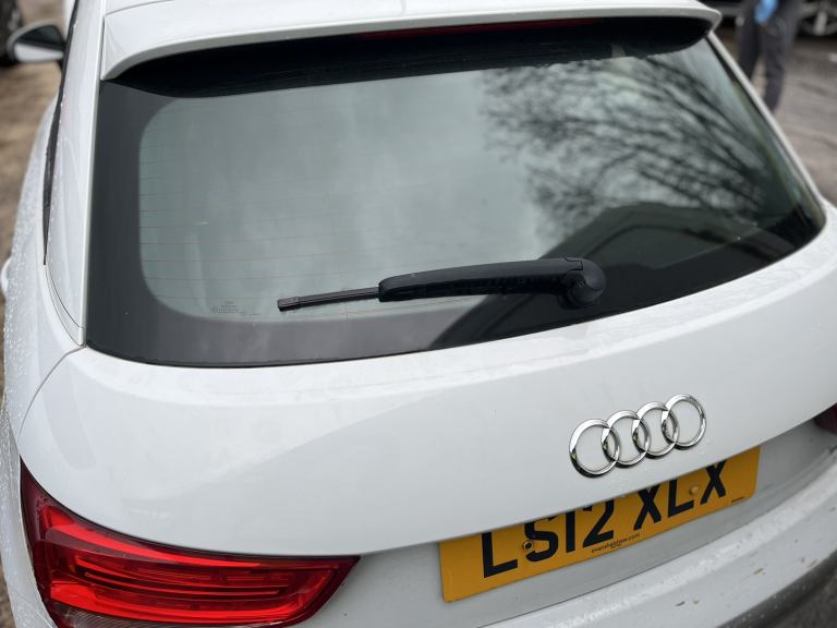 AUDI A1 8X FOR BREAKING IN WHITE LS9R / WINGS DOORS SEATS ETC
