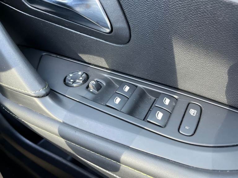  Peugeot 208 1.2 Puretech Gt Hatchback 5dr Petrol Eat Euro 6 s/s 130 Ps Petrol