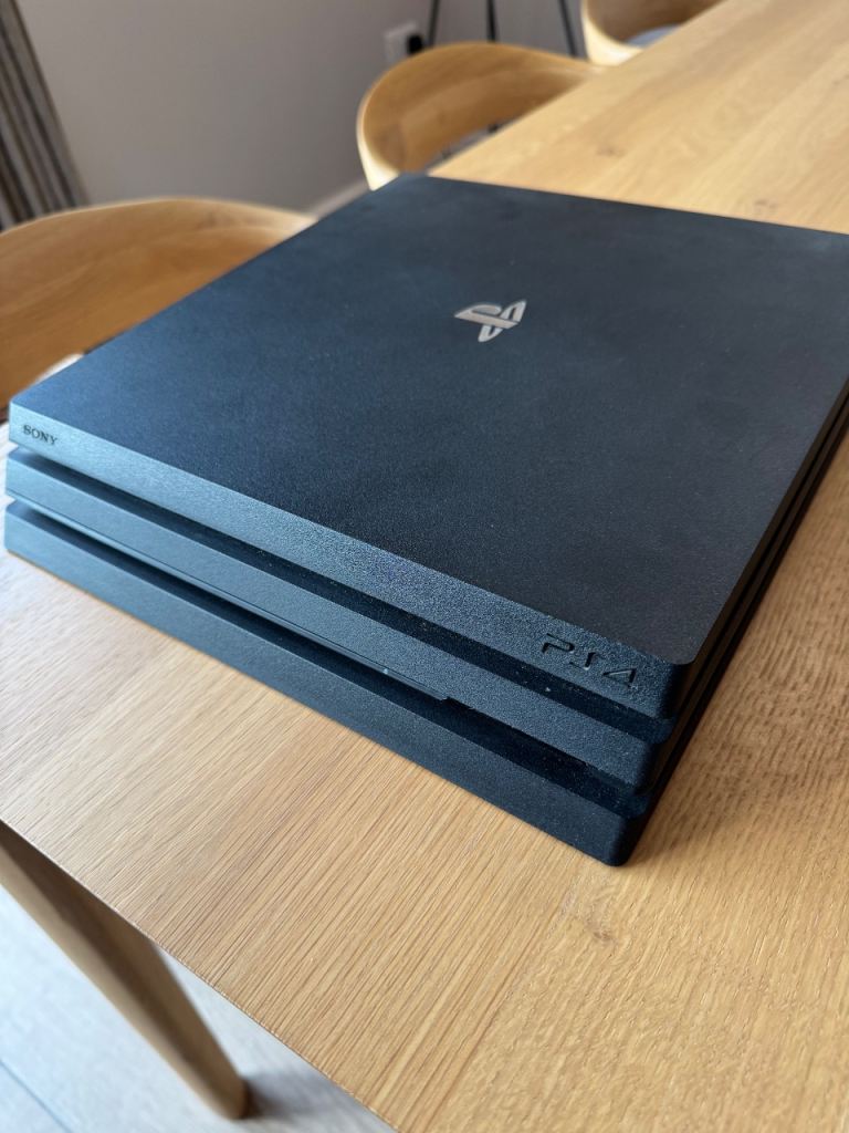 PlayStation 4 Pro 1TB (Black) – Boxed, Excellent Condition – Genuine Sony Controller
