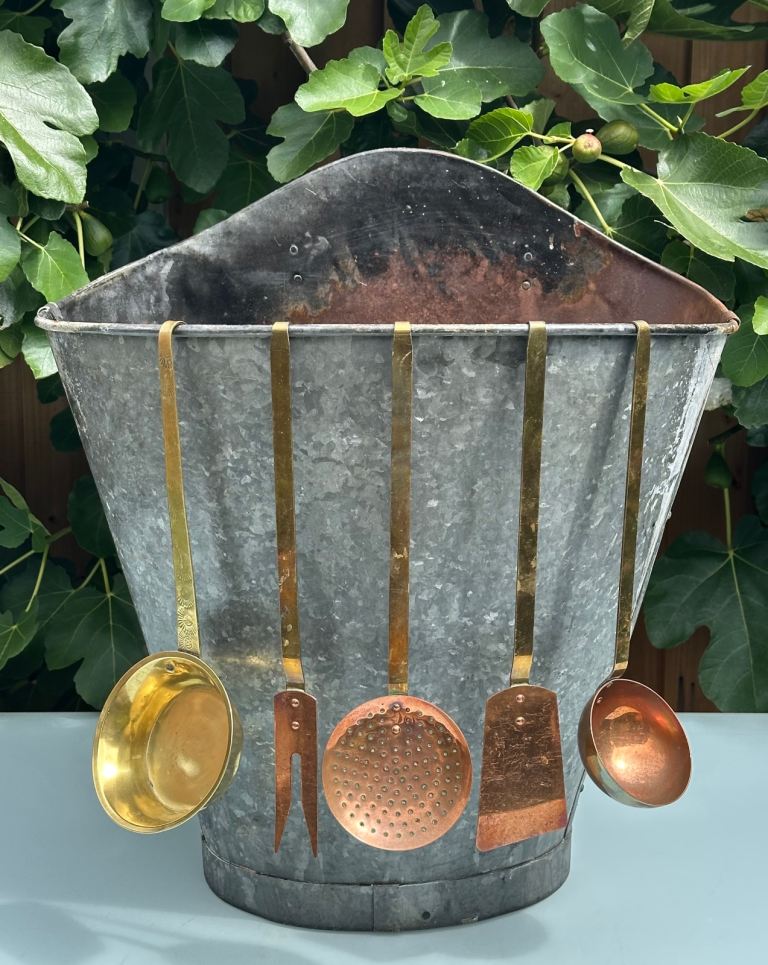 VINTAGE FRENCH COPPER & BRASS KITCHEN UTENSILS, FIVE HANGING TOOLS - L38-41cm - WILL POST!