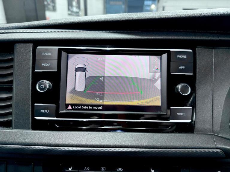 2022 Volkswagen Transporter 2.0 BiTDI T32 Highline Kombi DSG FWD SWB Euro 6 (s/s) 5dr WINDOW VAN ...