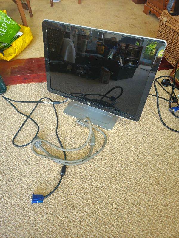 HP Computer Monitor – Good Condition, Black