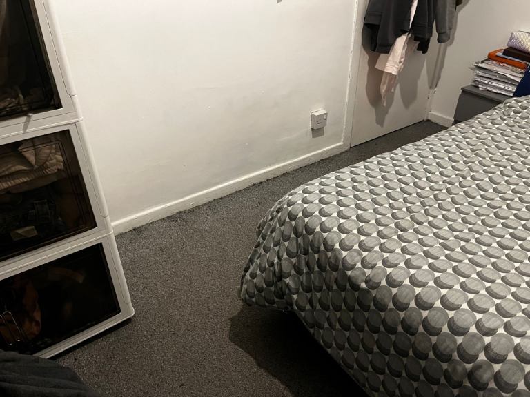 A standard room to rent in Oldham