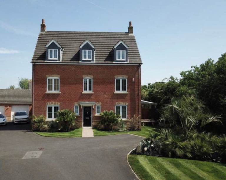 Executive House room to rent