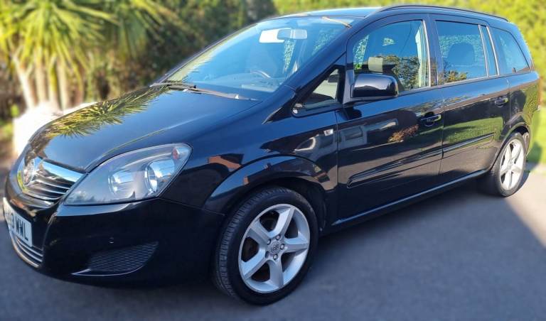 Vauxhall zafira 1.6 exclusive /2013 / long mot / low mileage / great family car