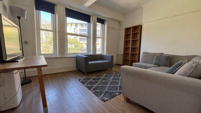 Gorgeous 2 bed flat in town centre