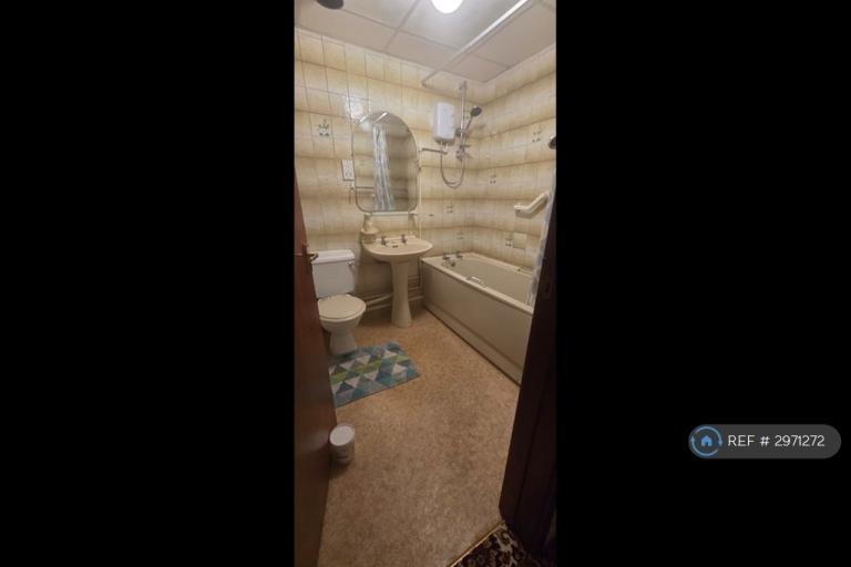1 bedroom flat in Brunel Court, Swansea, SA1 (1 bed) (#2971272)