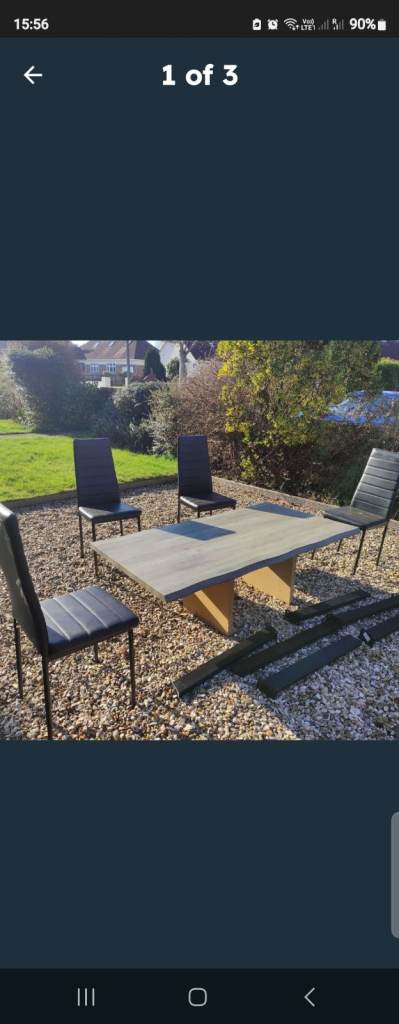 Dining table + 4 chairs 