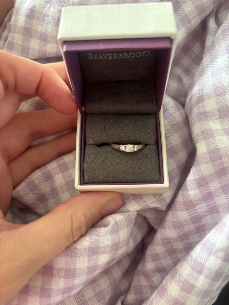 Diamond engagement ring 