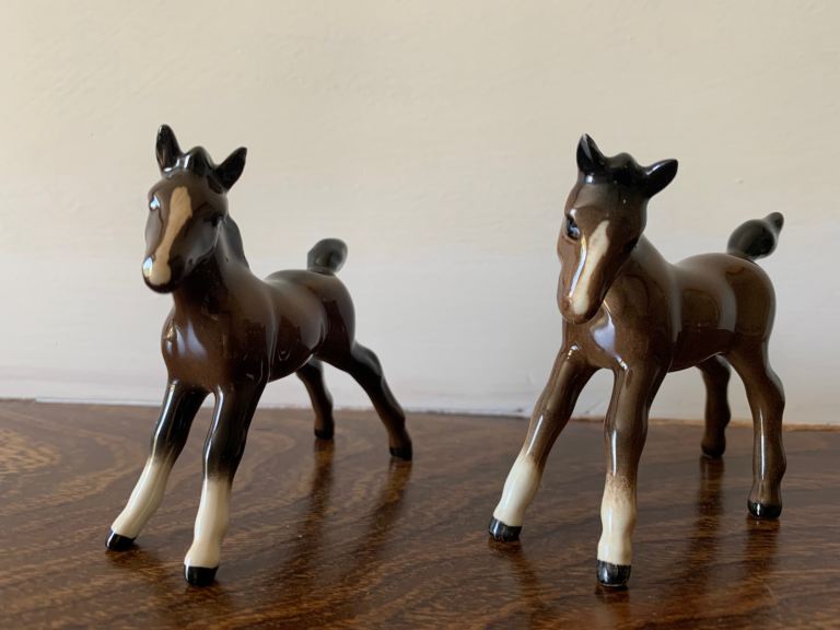 2 x small horse figurines probably Beswick