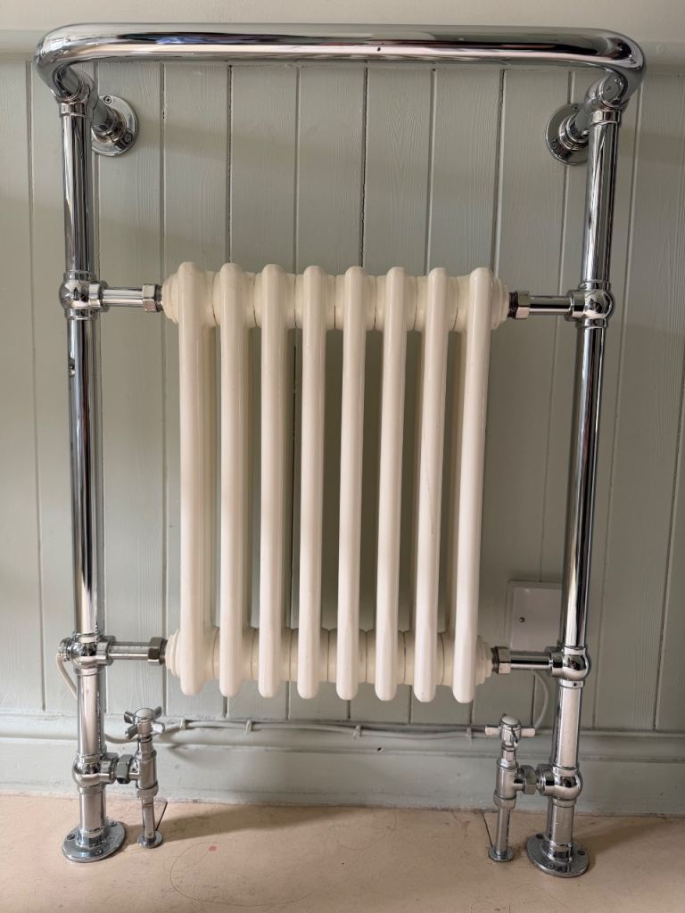 Traditional Towel Rail Radiator – Chrome Frame & Cast Iron Centre