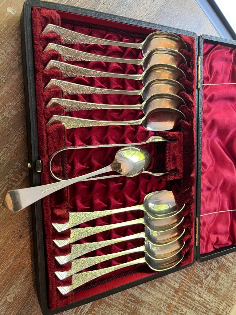 Vintage silver plated teaspoons & sugar tong set in case.