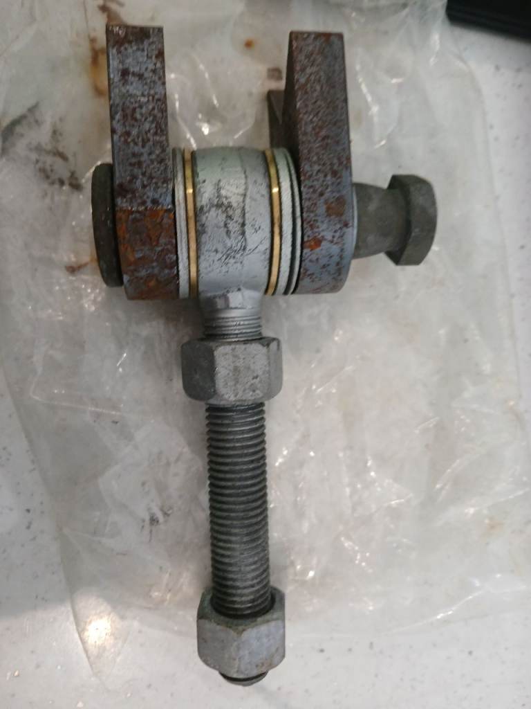Heavy Duty Metal Bolt and Bracket – Good Condition