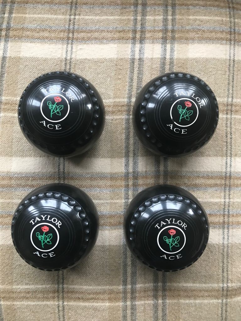 Taylor Ace size 1 BB07 std grip with red rose motif. VGC.