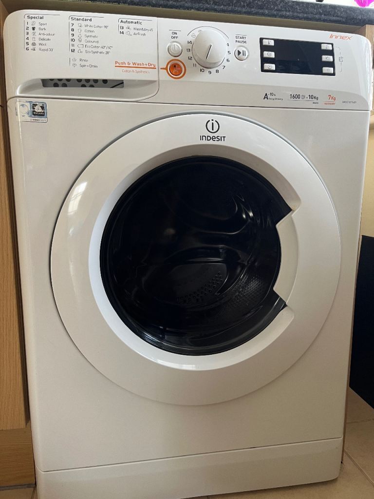 Indesit White Washer dryer 