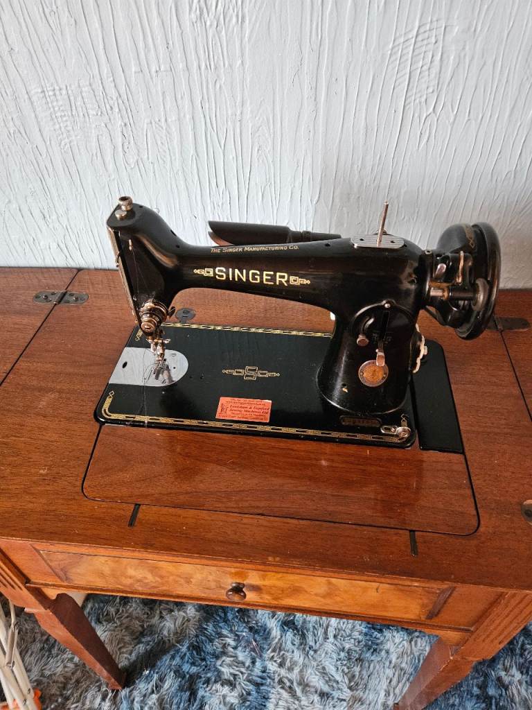 Vintage Singer Sewing Machine with Original Wooden Cabinet