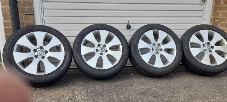 Volvo Alloys nice with excellent quality Pirelli P7 tyres 
