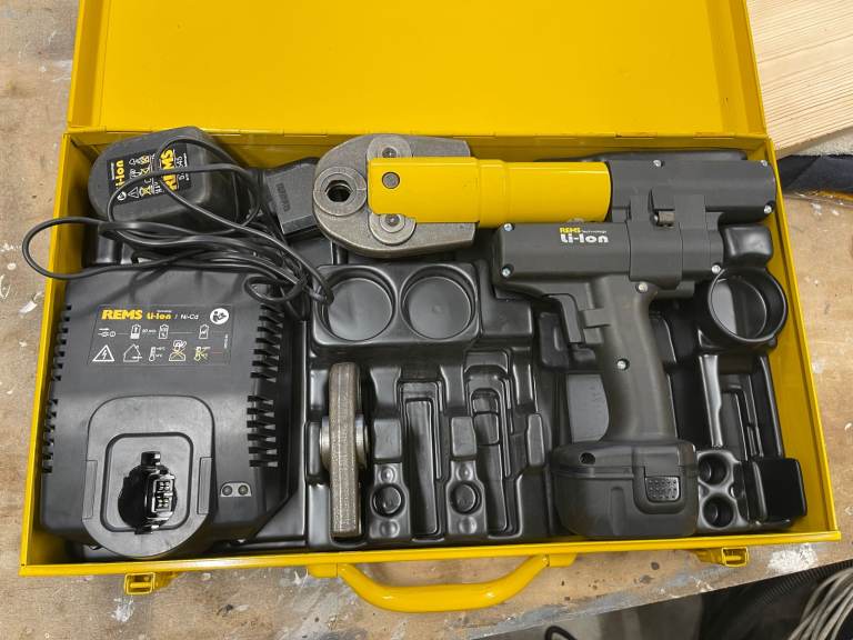  REMS Mini Press ACC 14.4V for 15mm and 22mm and 2-20 amp batteries