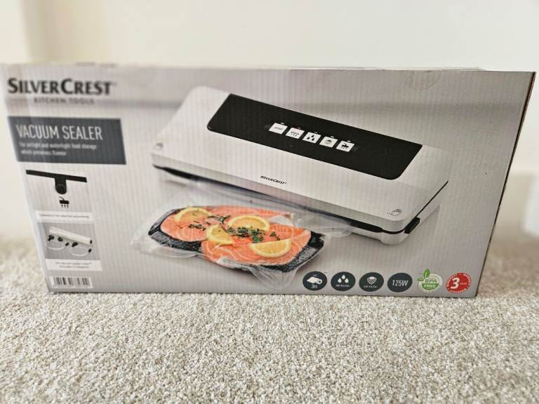 SilverCrest SV 125 C6 vacuum sealer + 2 packs of bags