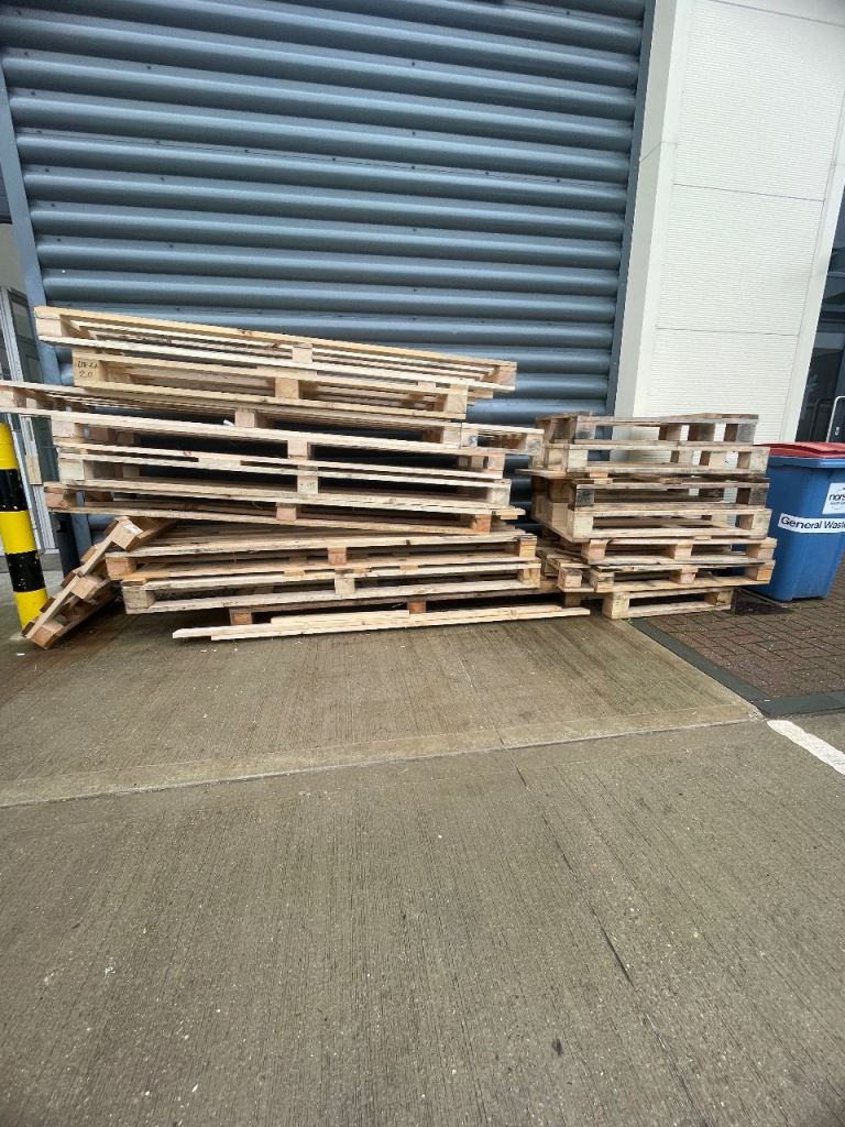 25x PALLETS FREE TO COLLECT (Waterlooville)