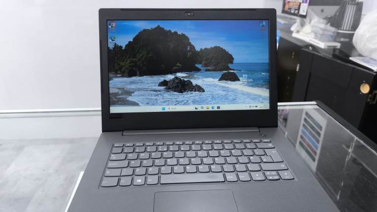 Lenovo V130-14IKB 14” Laptop i5-7200U 8GB RAM 256GB SSD Windows 11