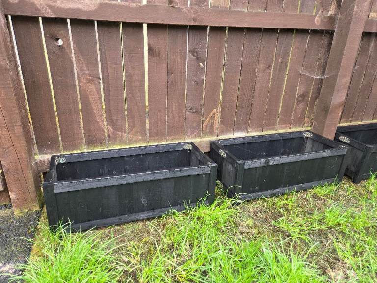 4 Black wooden planters