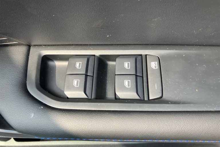 2025 MG MG4 150kW Trophy EV Long Range 64kWh 5dr Auto HATCHBACK ELECTRIC Automatic