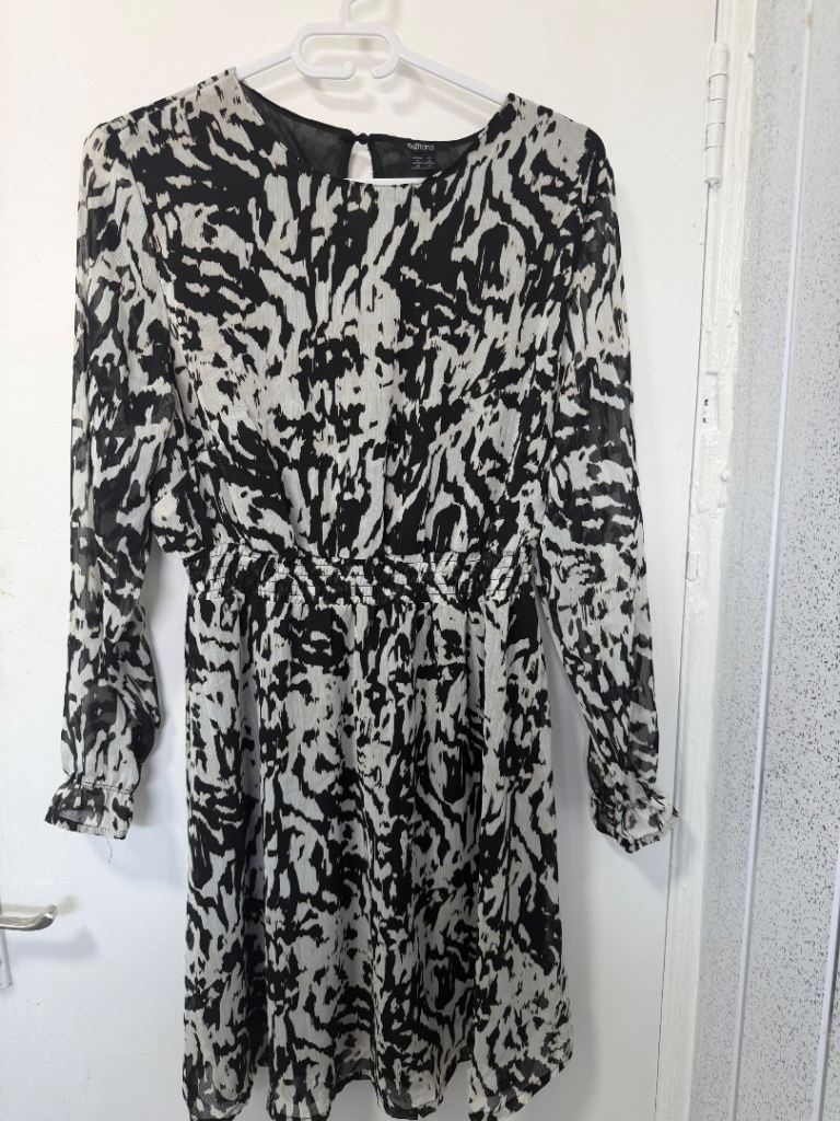 Zara Black and White Patterned Dress – Good Condition