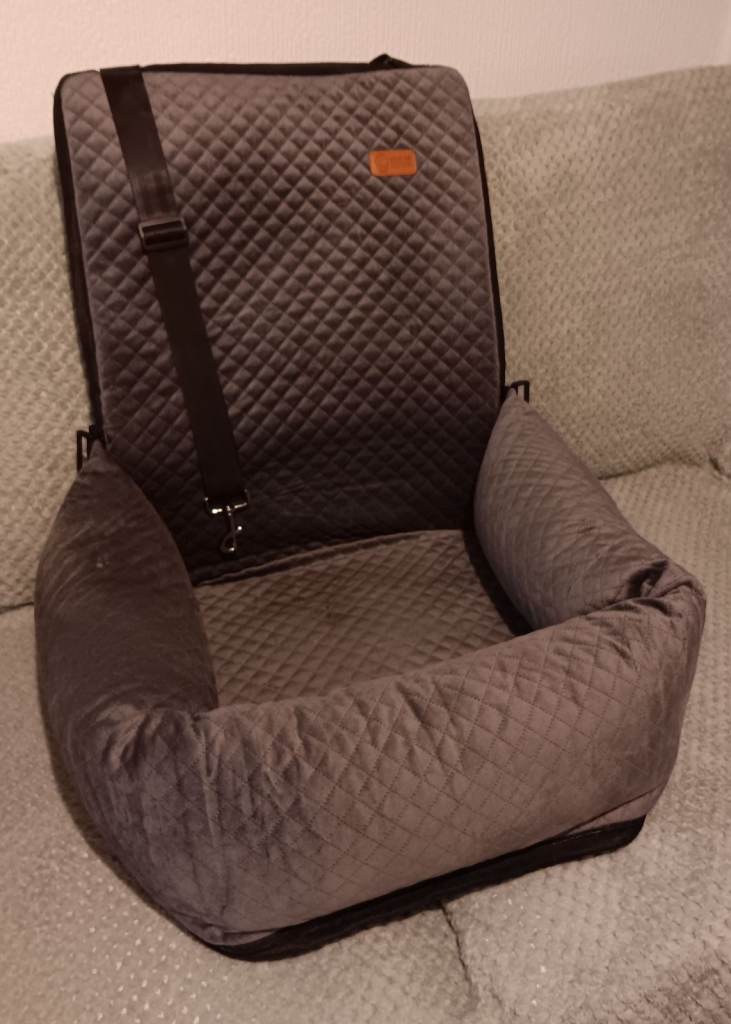 DOG CAR SEAT