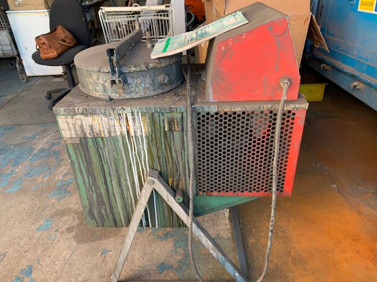 IST 22N digital solvent recovery unit reclaimer recycling thinners machine