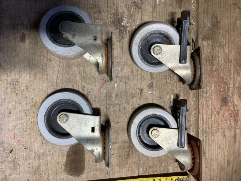 Cast wheels x 4