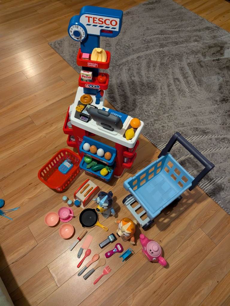 Kids play Bluey and Tesco Kids Supermarket Set Superstore Playset Shop Toy Shopping Game