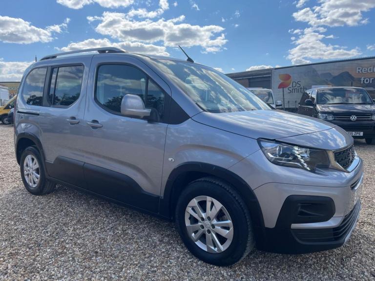 PEUGEOT RIFTER WHEELCHAIR ACCESSIBLE VEHICLE WAV WITH HOIST PASSENGER UP FRONT