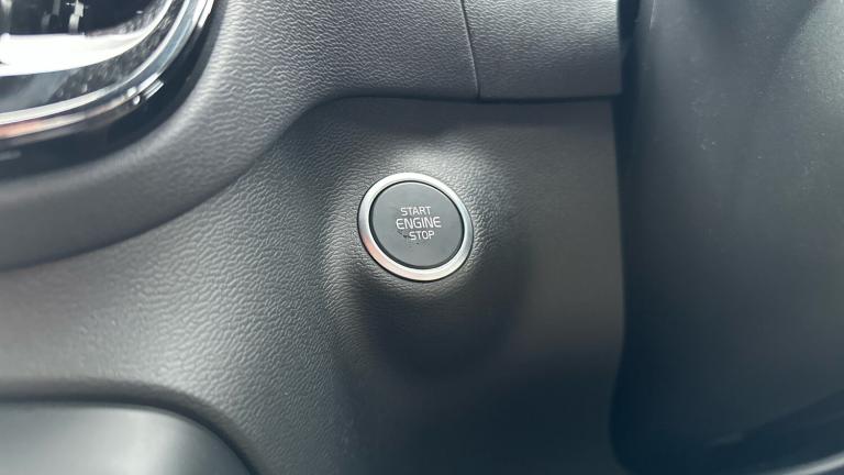 2025 Volvo XC40 2.0 B4P Plus Dark 5dr Auto Petrol Estate Estate Petrol Automatic