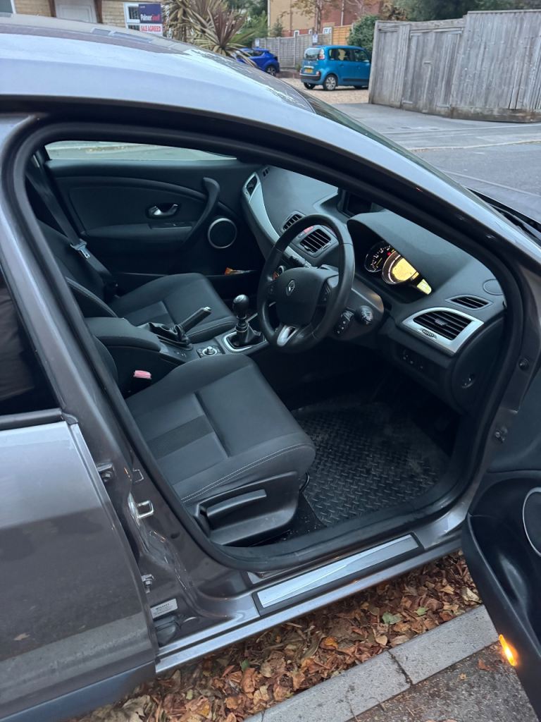 Renault, MEGANE, Hatchback, 2011, Manual, 1461 (cc), 5 doors